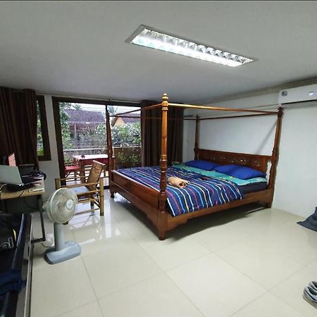 P & T Hostel Pantai Bangrak Luaran gambar