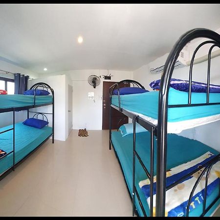 P & T Hostel Pantai Bangrak Luaran gambar
