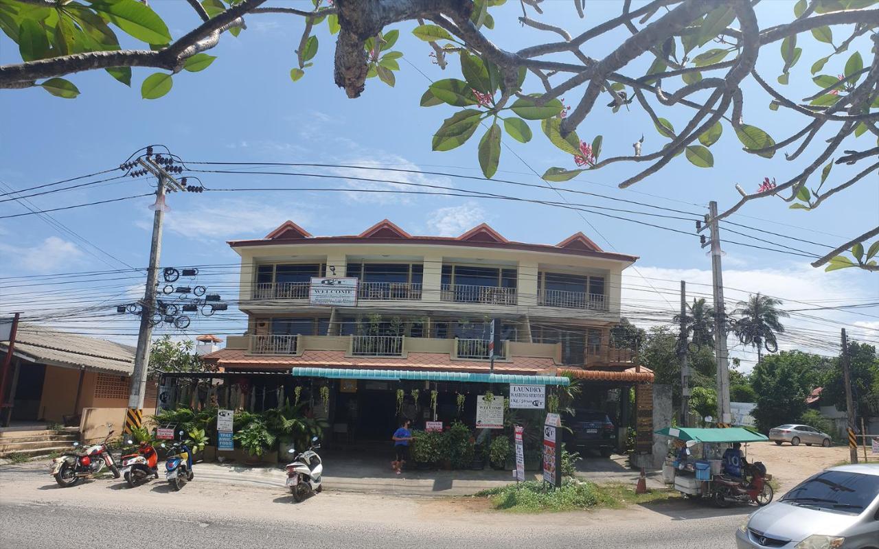 P & T Hostel Pantai Bangrak Luaran gambar