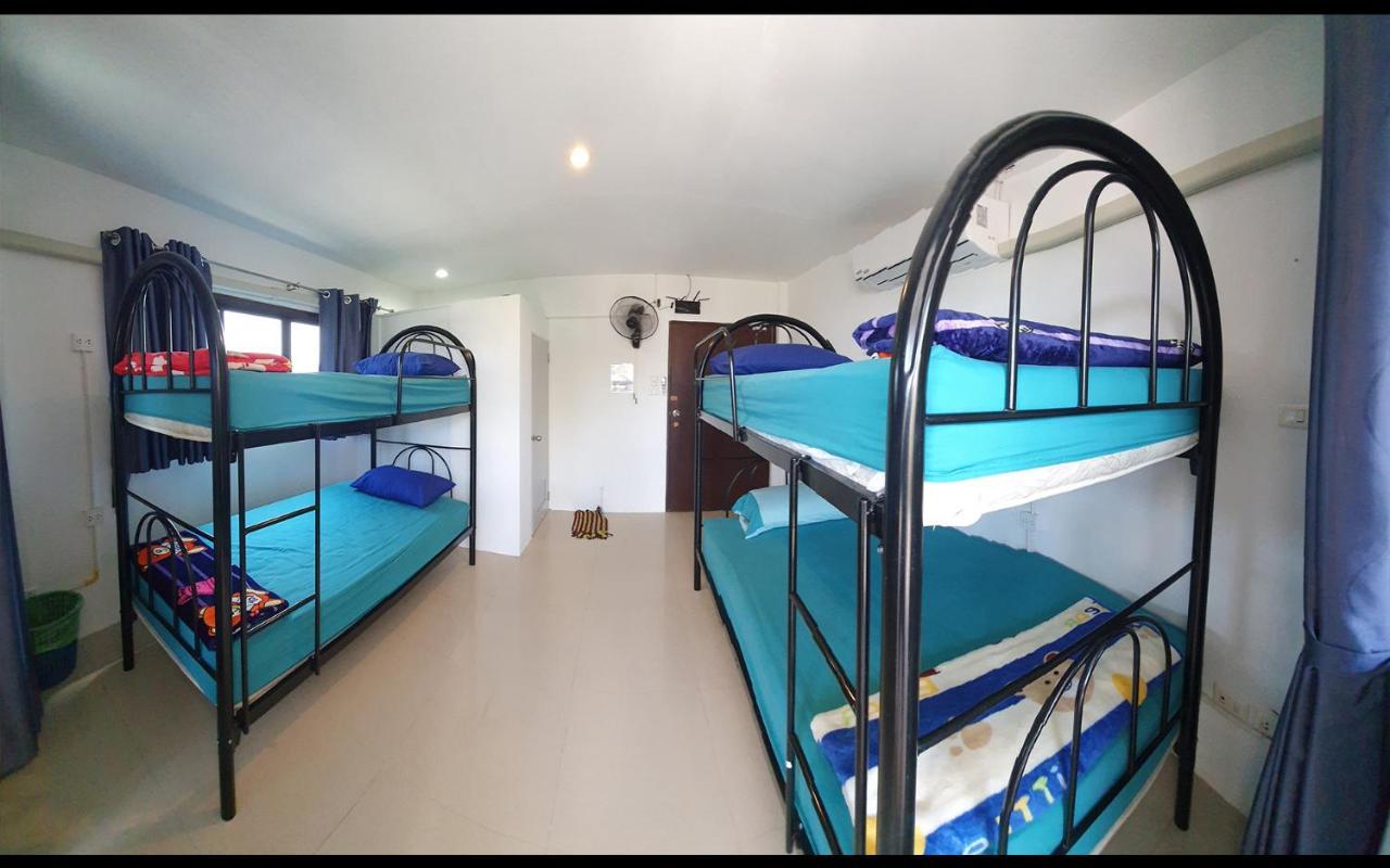 P & T Hostel Pantai Bangrak Luaran gambar