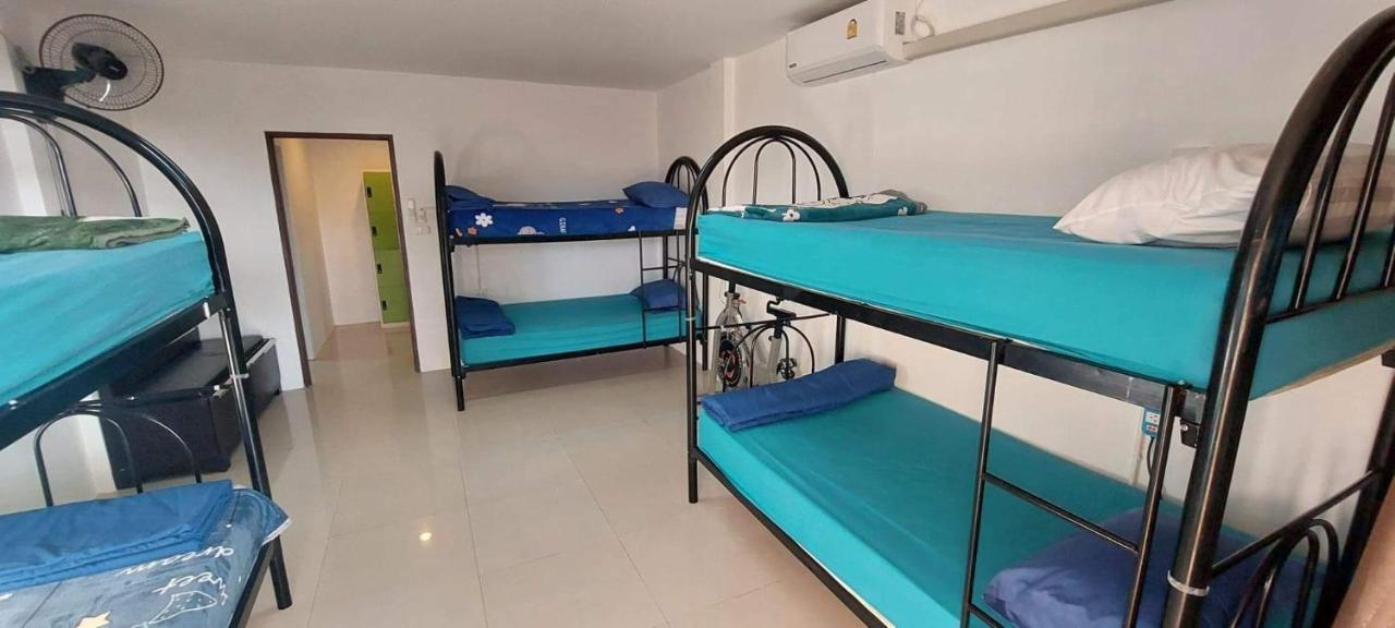 P & T Hostel Pantai Bangrak Luaran gambar