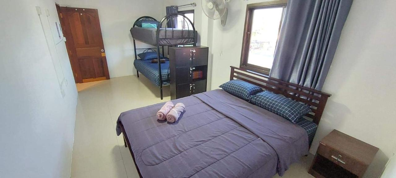 P & T Hostel Pantai Bangrak Luaran gambar