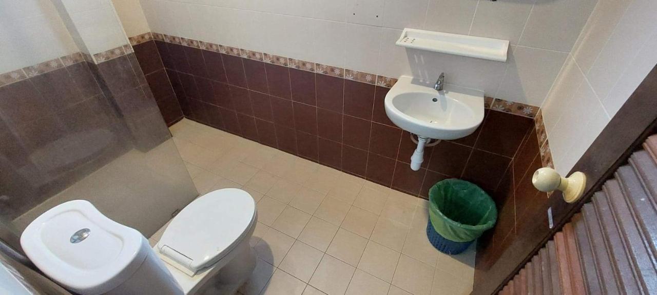 P & T Hostel Pantai Bangrak Luaran gambar