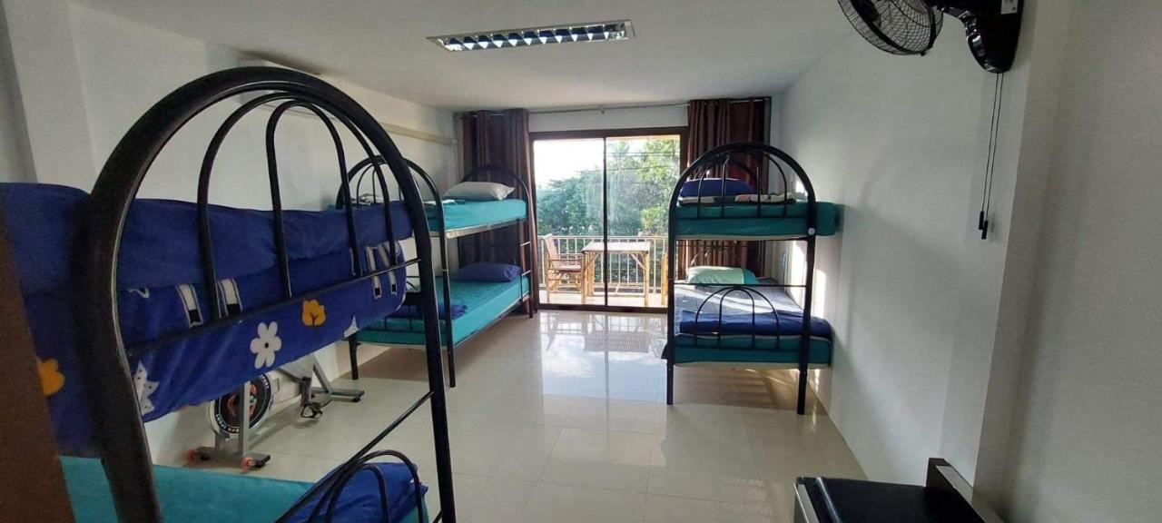 P & T Hostel Pantai Bangrak Luaran gambar