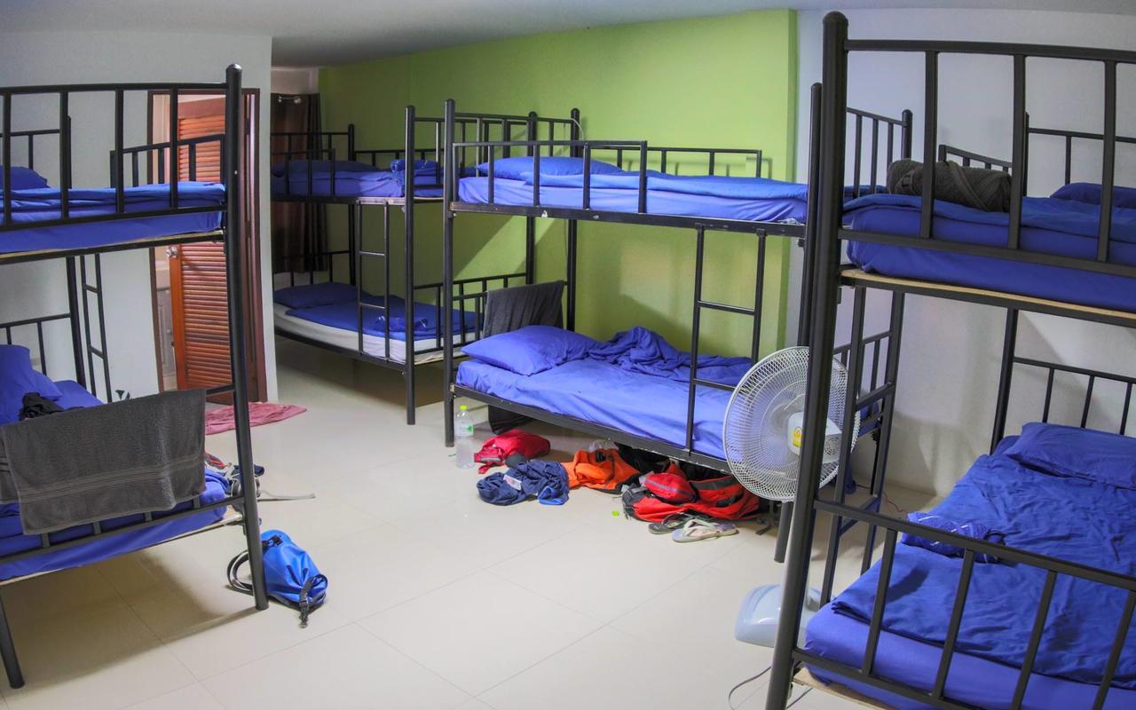 P & T Hostel Pantai Bangrak Luaran gambar