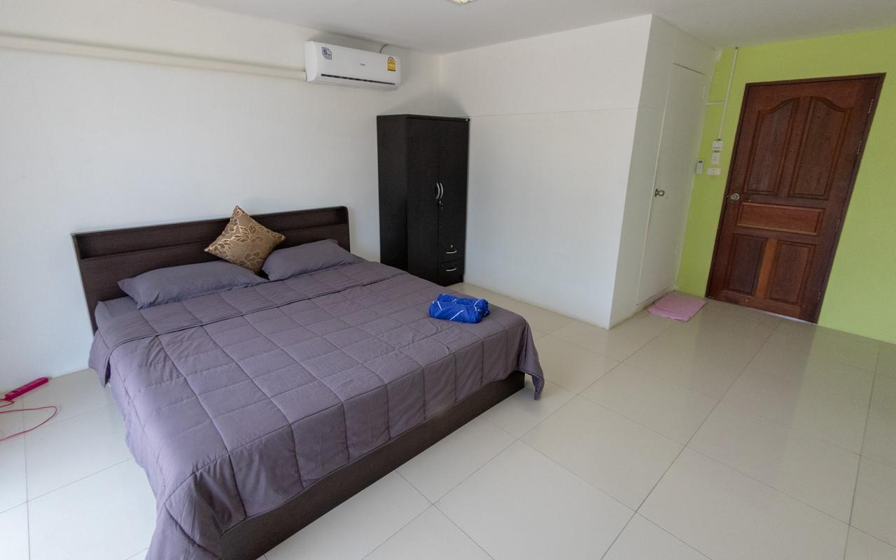 P & T Hostel Pantai Bangrak Luaran gambar