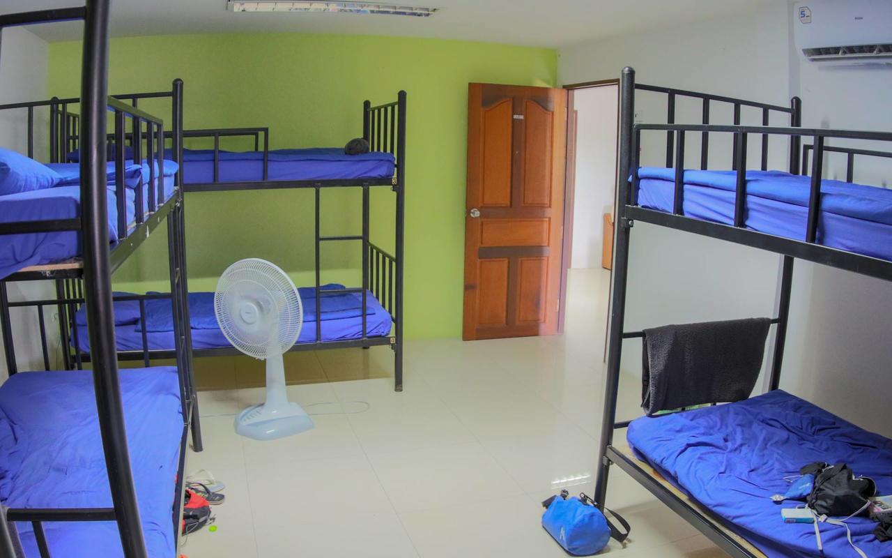 P & T Hostel Pantai Bangrak Luaran gambar