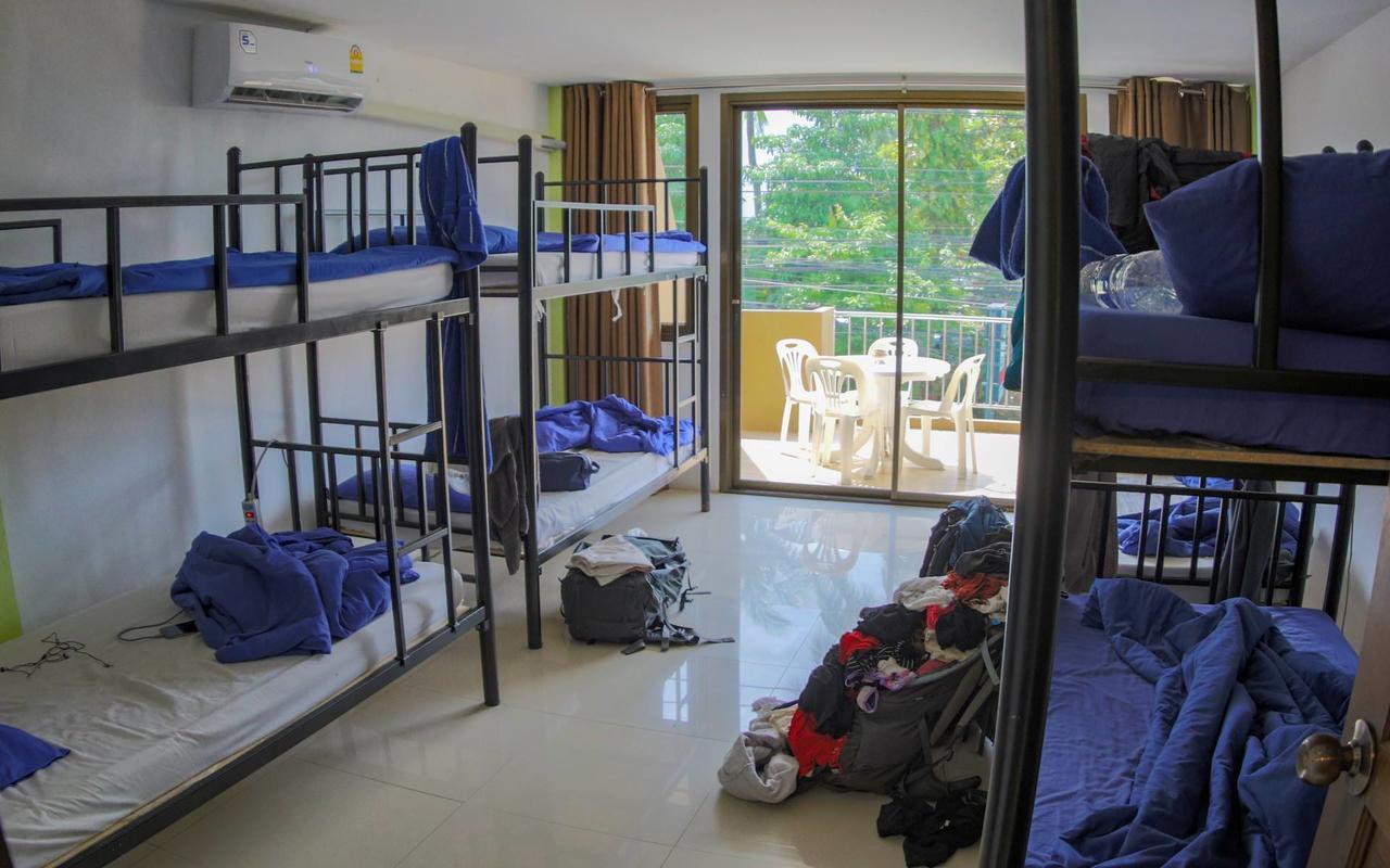 P & T Hostel Pantai Bangrak Luaran gambar
