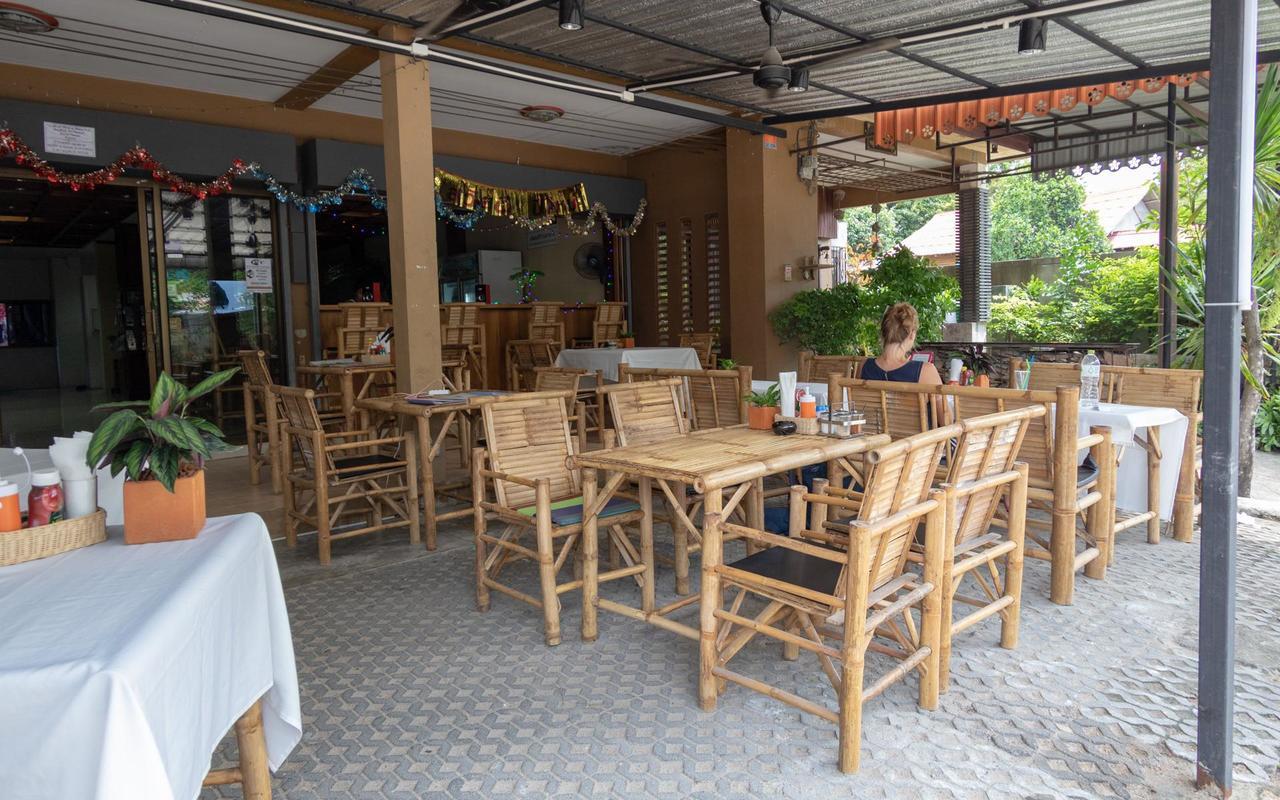P & T Hostel Pantai Bangrak Luaran gambar